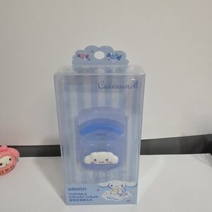 Sanrio Blue and White Eyelash Curler
